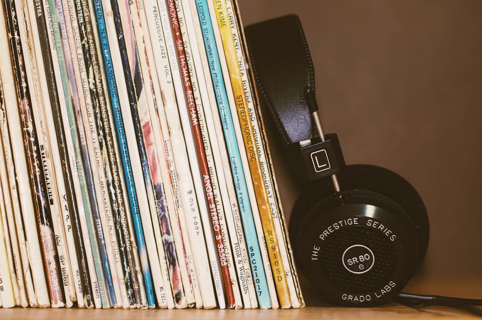 Musica senza SIAE nel tuo locale: la guida completa 2026